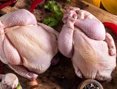 Μην κάνετε ποτέ αυτό το λάθος όταν ξεπαγώνετε το κοτόπουλο – Κίνδυνος για βακτήρια